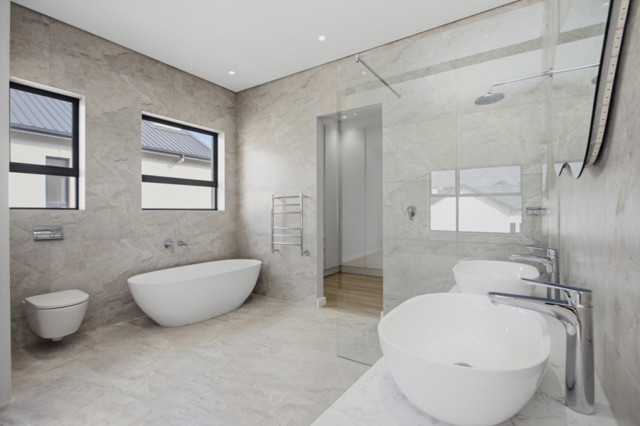 5 Bedroom Property for Sale in Val De Vie Estate Western Cape